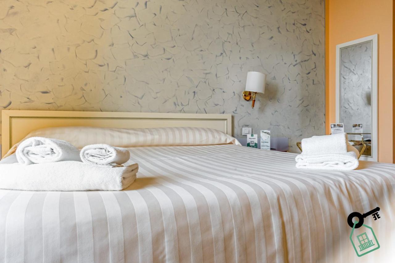 Hotel Rooms Lago Maggiore Verbania Exterior photo