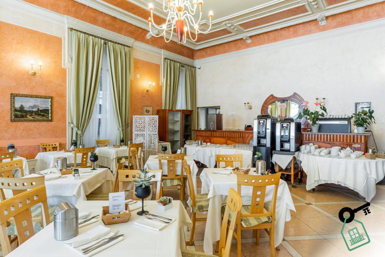 Hotel Rooms Lago Maggiore Verbania Exterior photo