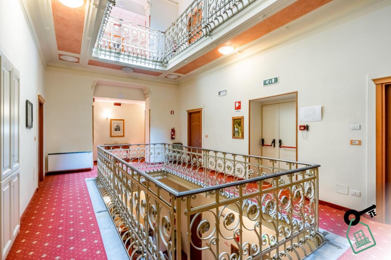 Hotel Rooms Lago Maggiore Verbania Exterior photo